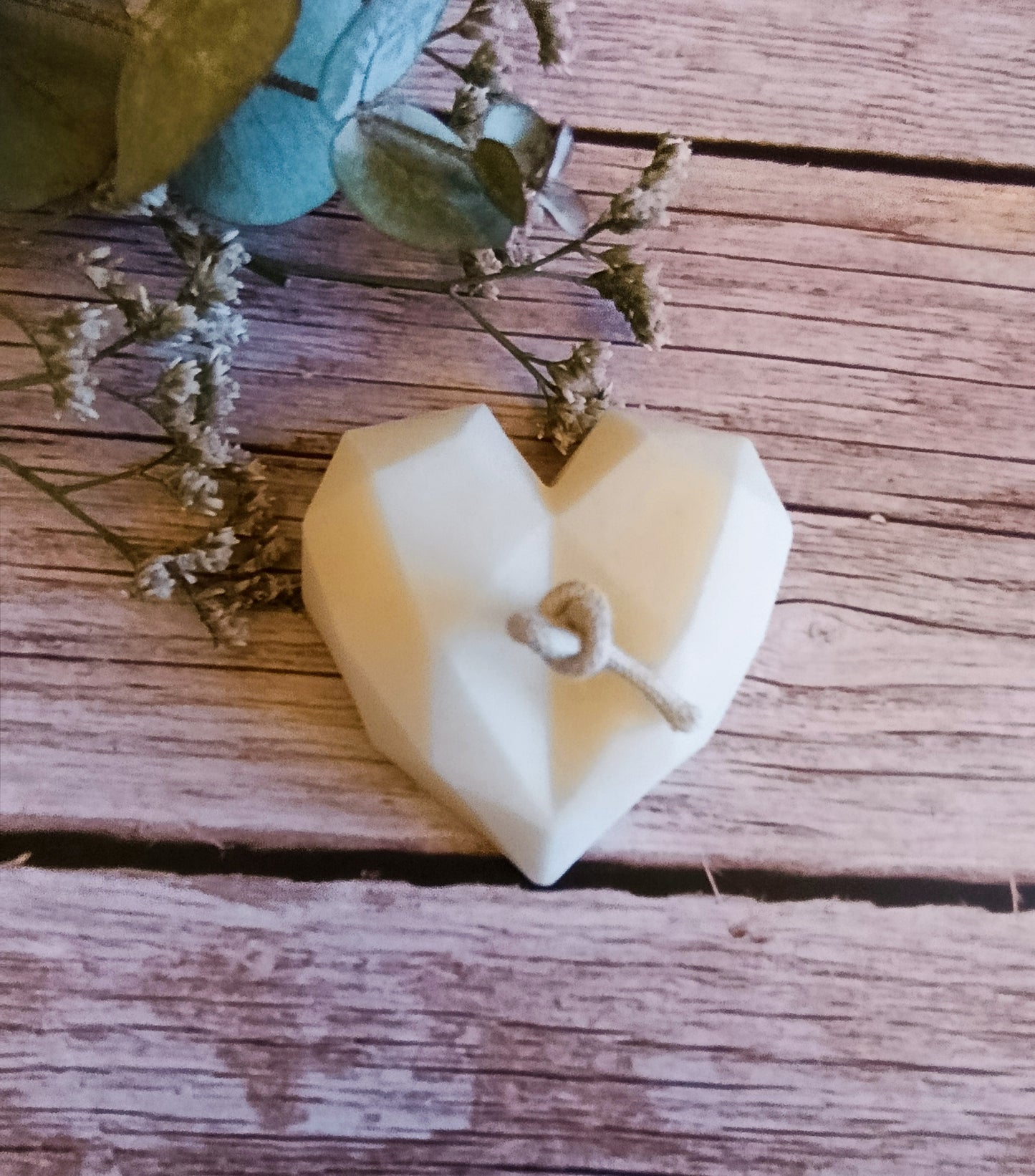 Cuore geometrico in cera d'api