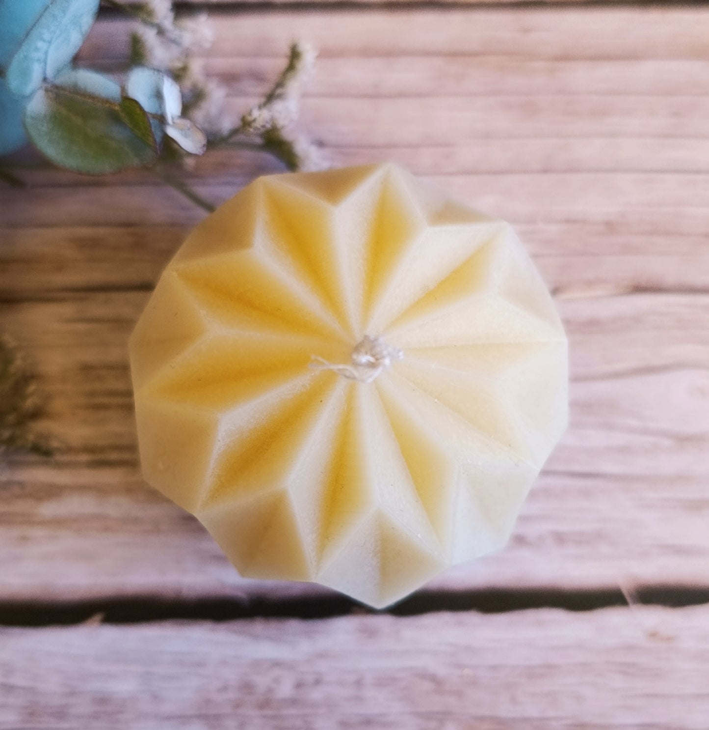 Sfera prisma candela in cera d'api