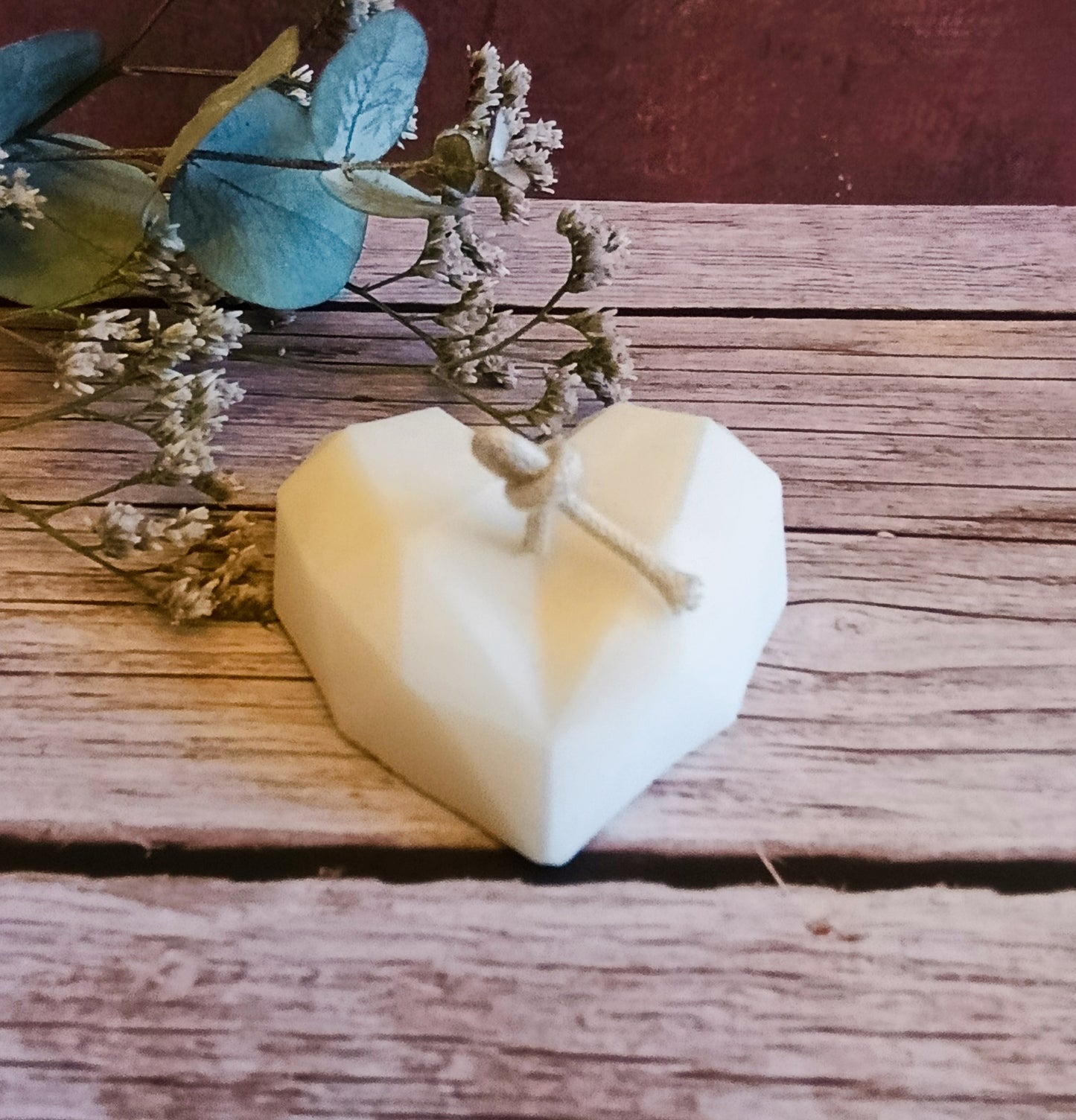 Cuore geometrico in cera d'api